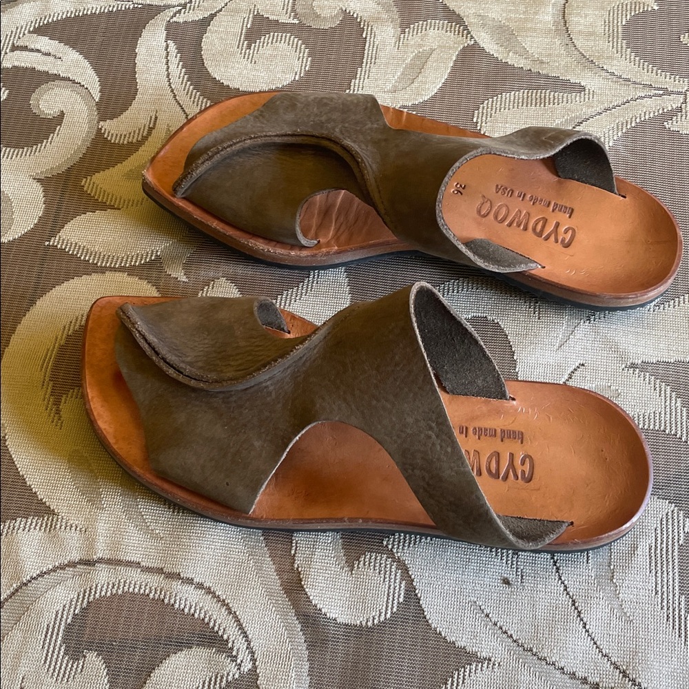 Women’s Sculpted Slide Sandals in Olive Gray - Picture 2 of 5